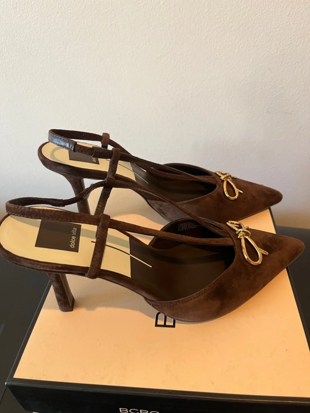 NWT Dolce Vita Brown Suede Pointed Slingback Heels with Gold Bow Accent - Picture 3 of 5